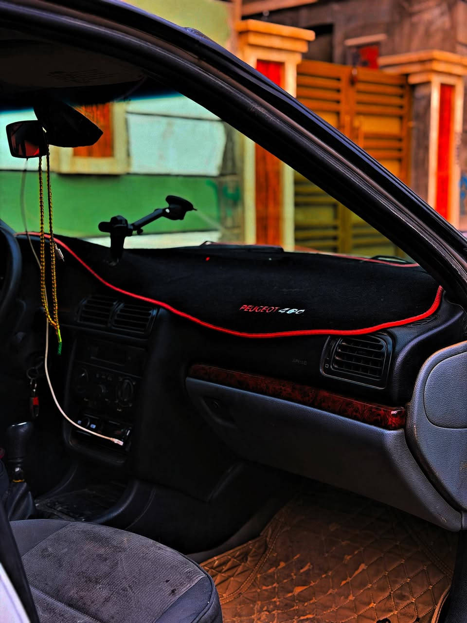 السلام عليكم..عندي بيجو ٤٠٦ بأسمي السيارة للبيع السعر 32 وبيهة مجال ..ممتواجد ع الخاص ...***********
