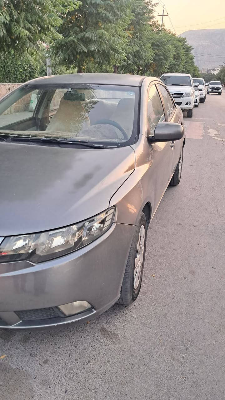 ‎KIA Cerato
‎
‎مۆدێل 2012
‎ڕەنگ  نەفتی
‎گێڕ حادی گێڕ و مەکینە بەشەرت
‎سبوغ   دوو پارچە و شانەکی بۆیاغە
‎جەمپکی پێشەوەی هەیە
‎ساردەکوتی هەیە
‎تەزرەی هەیە
‎300000 ڕۆیشتووە
‎ڕەقەم و سەنەوی نوێیە بەناوی خۆمە
‎نرخی 75 وەڕەقە و مەجال
‎شوێن  سۆران
‎ئەگەر ویستت نامە بۆ واتسئاپ یان ڤایبەری ئەم ژمارەیە بنێرە  ***********
‎
