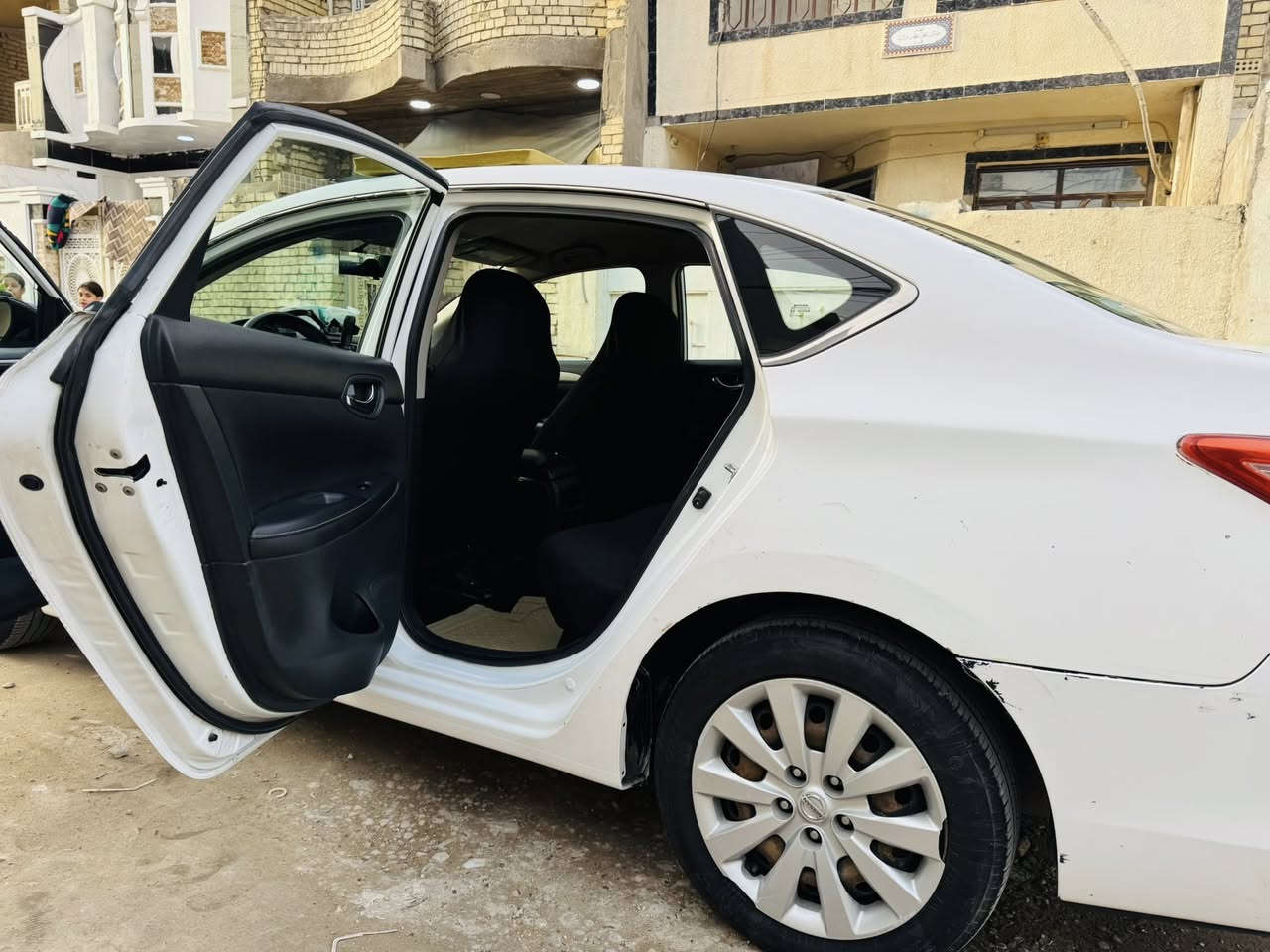 نيسـان سنترا موديل 2018
وارد امريــكي 
ماشيه 100الف
محرك 1800
العنوان بغداد 
السعــر 107وبيه مجال

***********
