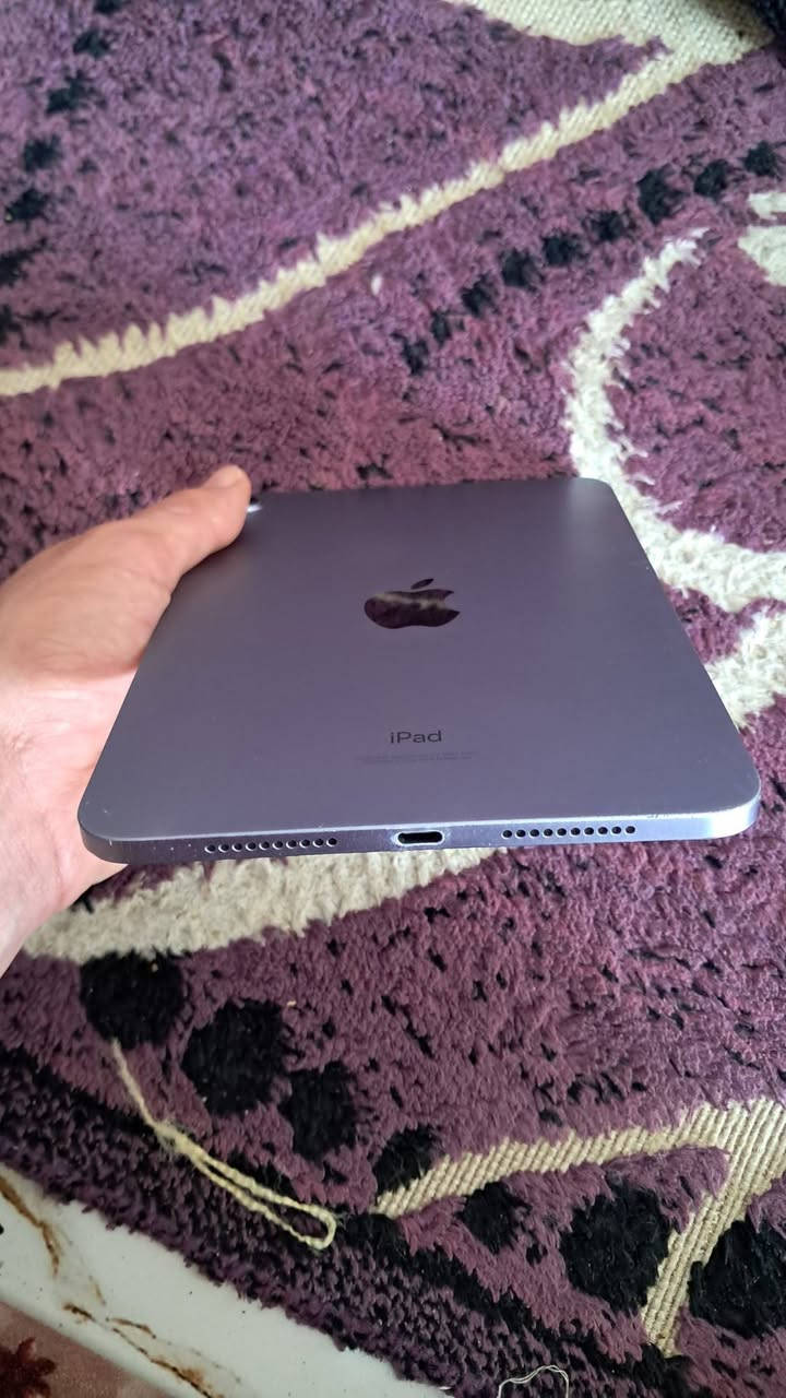 ايباد مني 6 
ذاكره 64
اخو الجديد 
سعر 350 قفل. 
رقمي ***********
