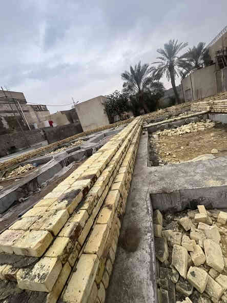 مباشره بيت مساحه ٤٠٠ في منطقه المطيحه 
جاري العمل بل بتلو البناء هرمي عل شكل تدريج 
الاستفسار أبو سند الخلفه 
***********
