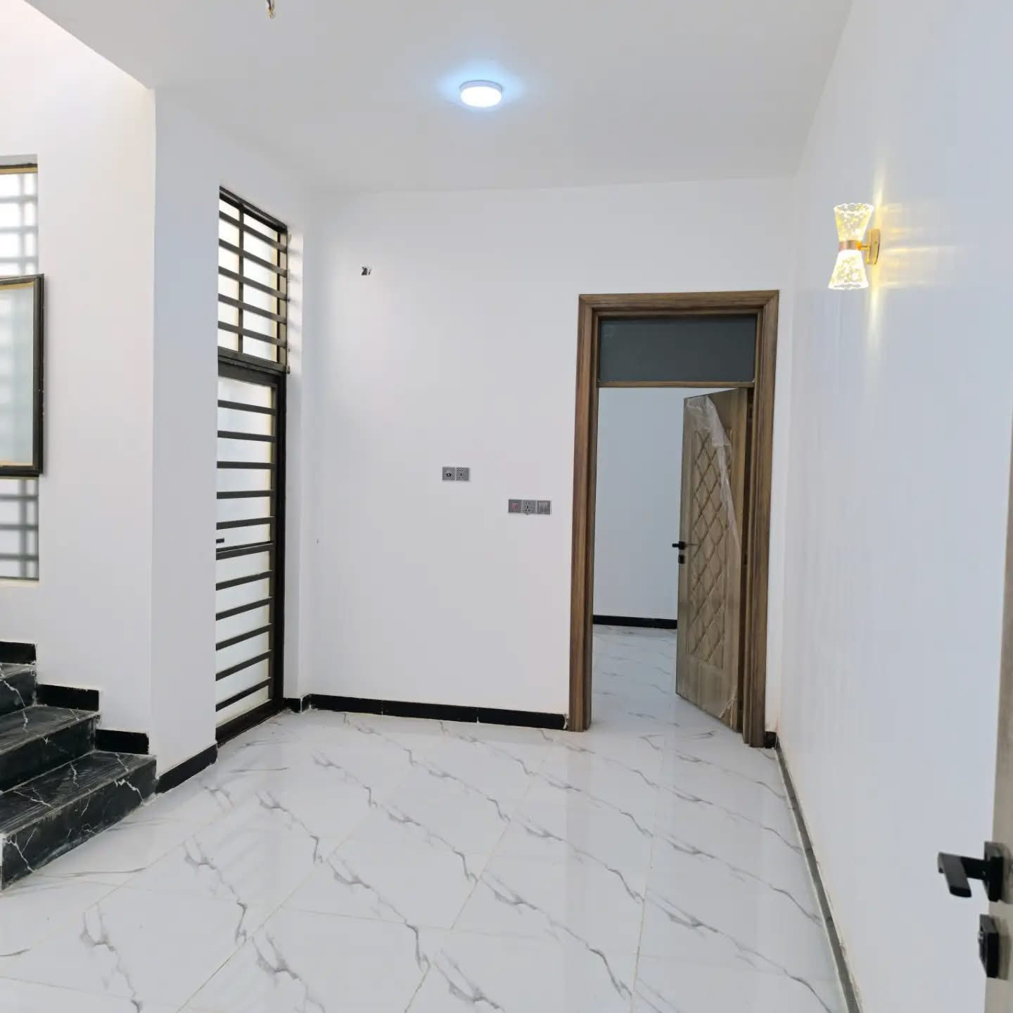 📍 الموقع: النجف – حي ميسان، شارع الزوار
خلف سكلة الكرعاوي

مناسب جدآ فقط 46 مليون وقابل للتفاوض
بيع مستعجل 
📏 المساحة: 100متر للبيع 
🏗️ البناء: طابوق  جمهوري درجه اولئ 
🏠 الأساس والسقف: صب كونكريت مركزي 

مواصفات البيت:
✅ غرفتين نوم 🛏️
✅ أستقبال 
✅ صالة 🛋️
✅ مطبخ 🍽️
✅ صحيات 🚿

الخدمات المتوفرة:
🔹 ماء 💧
🔹 كهرباء ⚡
🔹 شوارع مبلطة 14 متر  🚗
🔹 مدارس قريبة 🏫
🔹أنترنيت ضوئي 
🔹 خط مولده 

📜 طابو زراعي (إقرار محكمة)

📞 للتواصل: ***********
