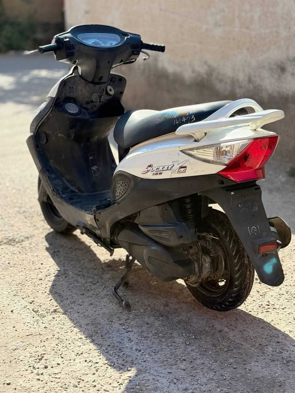 كامكو مديل 13
مكفوله كفاله عامه 
بيها لايت زنون اصلي 
ماعوزها شي 
السعر 750 
مكاني رفاعي 
اتصل ***********وبيك خير وتدلل
