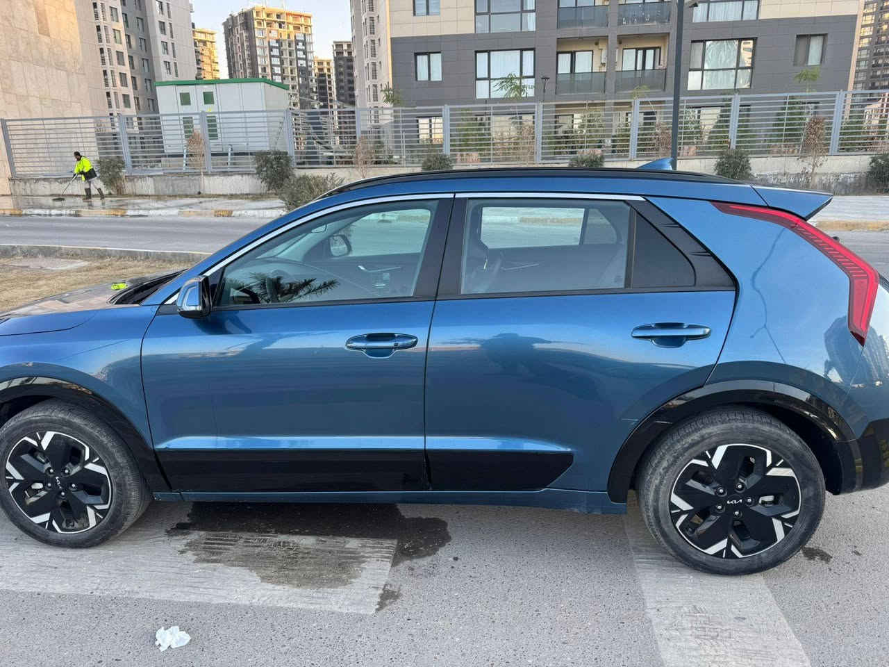 ياالله للبيع كيا نيرو 2023 كهرباء
بدون صبغ بدون تبديل بدون ايرباك
رقم بغداد باسمي ماشيه 100 الف ميل
الشحنه تمشيك 450km
سياره جدا عملية وقويه غنيه عن التعريف
مكان السيارة بغداد الغزاليه
السعر ١٤٠ وبيها مجال بسيط للشراي
***********
ياالله للبيع كيا نيرو ٢٠٢٣ كهرباء
بدون صبغ بدون تبديل بدون ايرباك
رقم بغداد باسمي ماشيه ١٠٠  الف ميل

سياره جدا عملية وقويه غنيه عن التعريف
مكان السيارة بغداد الغزاليه 
السعر١٤٠  وبيها مجال بسيط للشراي بغداد, العراق
