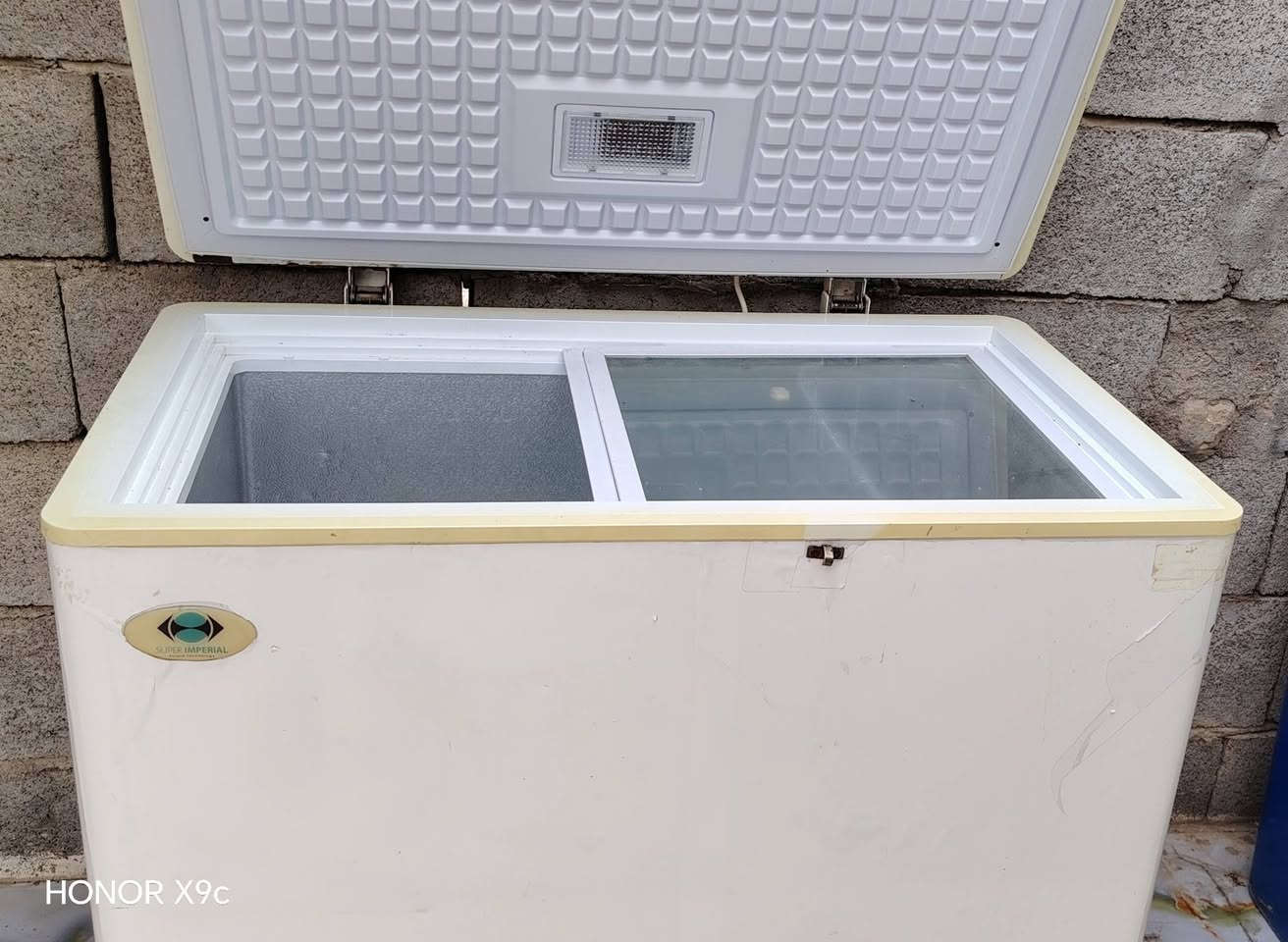 مجمده للبيع حجم ١٢ نضافه ٩٠بالميه السعر ١٥٠ وبيه مجال ***********
