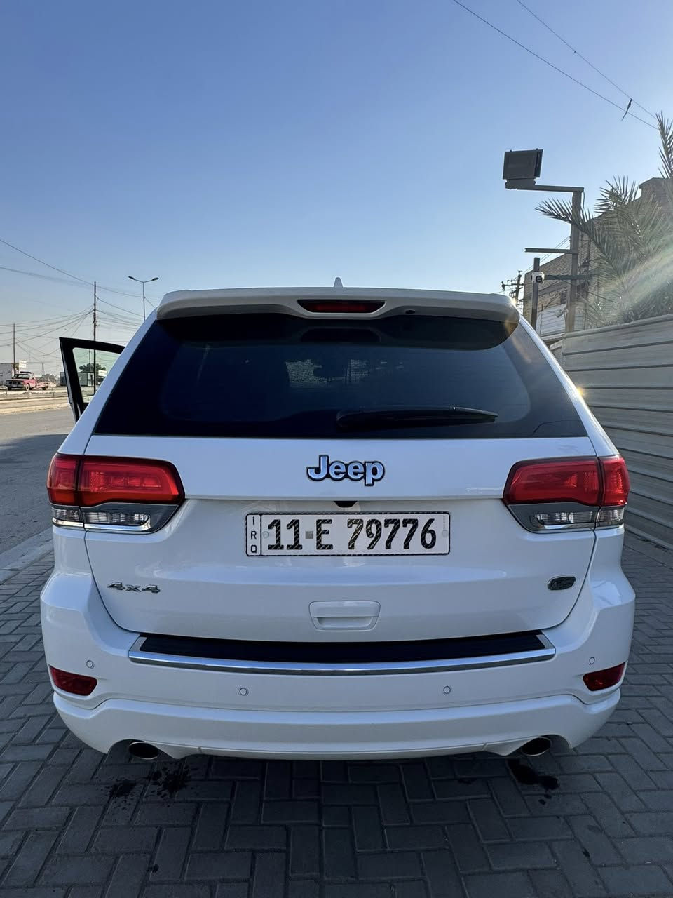 جيب كراند شيروكي اوفرلاند خليجي   2021. فول مواصفات 
محرك V6 سعة 3.6 
ناقل حركة أوتوماتيك 8 سرعات
وضعيات قيادة: Auto – Snow – Sand – Mud _sport
رادار امامي 
مقاعد جلد كاملة لون قرميدي مميز 
مقعد السائق كهرباء مع ذاكرة لوضعيتين 
تبريد وتدفئة للمقاعد الأمامية
تشغيل بصمة + دخول ذكي
تكييف ثنائي المناطق مع فتحات خلفية
سقف بانوراما
كاميرا خلفية عالية الدقة
6 وسائد هوائية
نظام مانع انزلاق + ثبات إلكتروني 
مرايا كهربائية قابلة للطي
تشغيل عن بعد 
ماشية 109 الف كيلو متر فقط مكفوله 
رقم صاحب سيارة 
السعر 370 

***********
