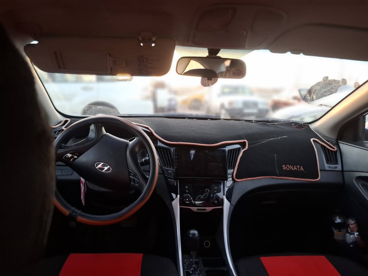 السلام عليكم سوناتا للبيع موديل ٢٠١١
سيارة خليجية مكينة ٢٠٠٠دوش بدون حادث 
شوية صبغ بالباب وشوية بالجاملغ 
السعر ٩٣ وبيها مجال 
***********
