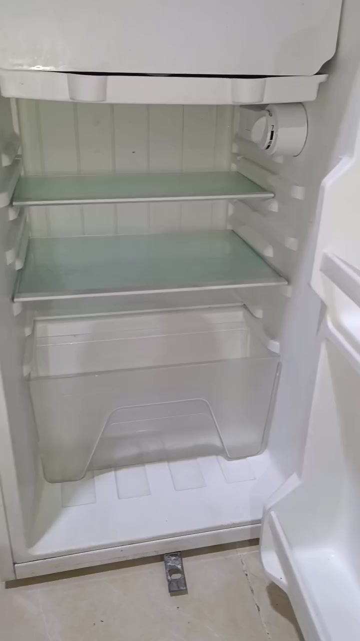 للبيع ثلاجة صغيرة ماركة Galanz التبريد مالها فول ووضعها ممتاز ونظيفة هم بسعر ٥٠ الف .. التواصل عالخاص


**إذا كنت صاحب هذا الإعلان وتريد حذفه لأي سبب، رجاءا أرسل رسالة إلى الدعم الفني**