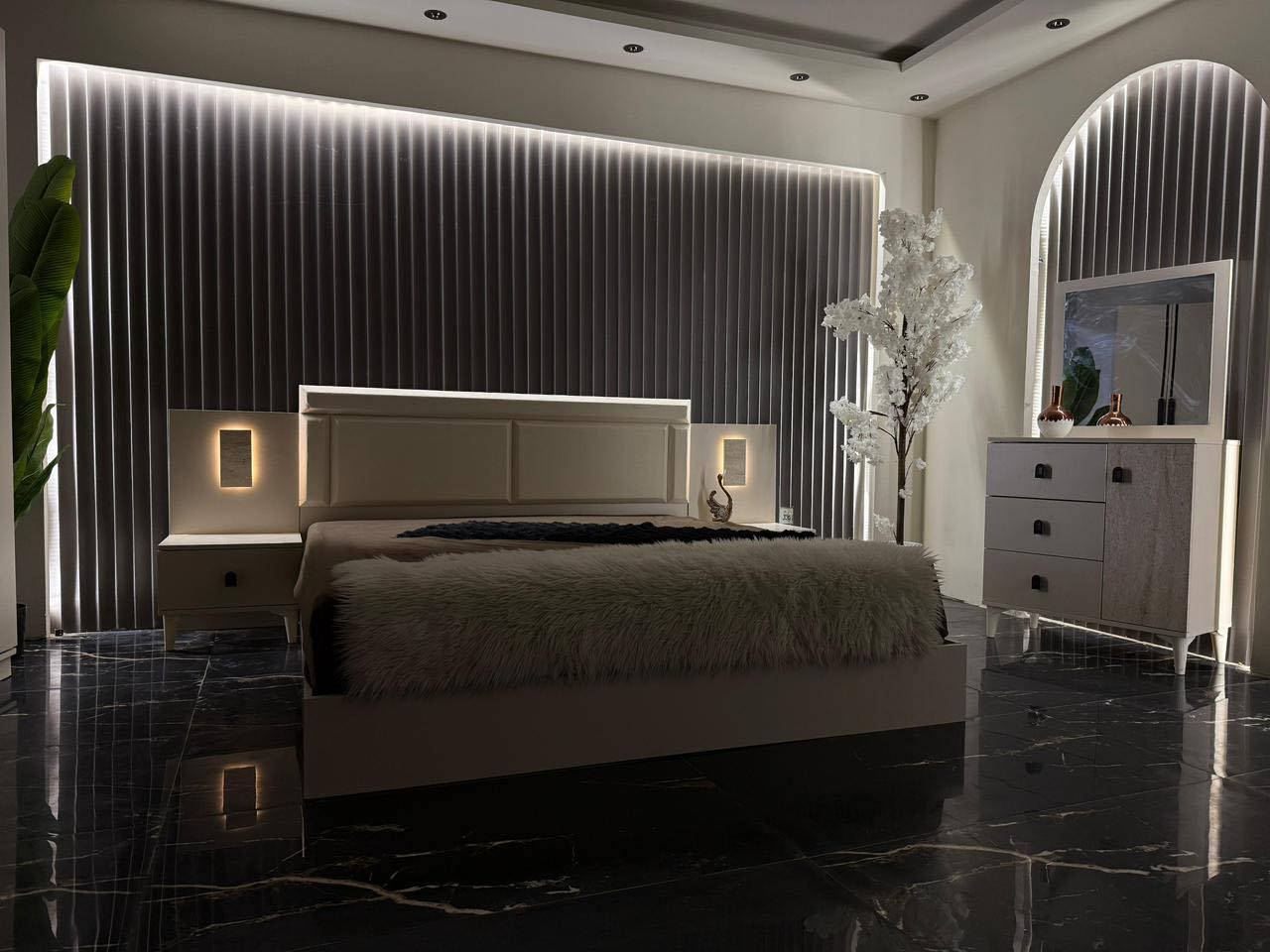 *تم وصول موديل ريان 2*
*سرير مخزن* 
ابواب 4 نرماده 
مجرات ثلاثيه 

❇️ 5 قطع      كنتور 220
❇️ ميز تواليت ضخم
❇️ شغل ممتاز
اناره بل كومديات 
يدات الكنتور طويله 

السعر 580
