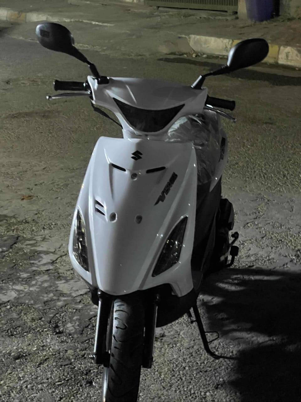السلام عليكم دراجة سازوكي ياباني نضافه %99 كلشي بيها شغال ما مدوده عليها سبانه محرك 150cc للأستفسار خاص او ***********
