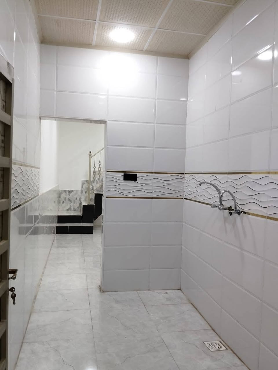 بيت 50متر قوس وفاء للبيع طابق ونص عكاده جدا نضيف شارع 15 متر فارغ وجاهز السكن ***********
