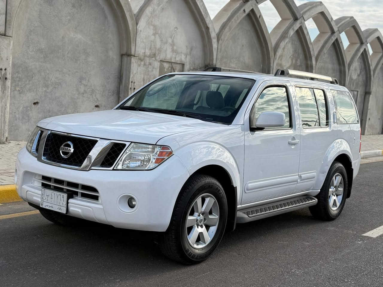 نيسان بافندر 2011 كفاله عامه
رقم بغداد تحويل مباشر 
عداد المسافه : 83 الف km حقيقي 
حجم المحرك : 6 سلندر 4000 دفع خلفي 

المواصفات ..
شاشه - CD - مسجل - كامره خلفيه 
كرسي سائق كهرباء - مقاعد جلد بلاد 
7 راكب - تبريد 3 قطع - مري تحكم كهرباء
تحكم ستيرن - حساس ضغط الإطارات 
ويل كب - هوك خلفي - سنتر لوك 
تخم ارضيات الشركة والكتلوكات كامله
السياره نضيفه جدا وعليها ادامه كامله 
 مكفوله من الصبغ والتبديل والايرباك 

     السعر (( 135 ورقه )) 
*********** مكانها كربلاء
