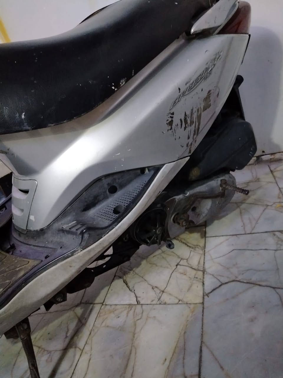 سلام عليكم
بريز كابريته 
نضافه 80 % كفرات كله ختم واحد 
دراجه نضيفه محرك نضيف 
نقس باتري و فيوز وكفر الفوك 
وستان خلفي بسسس
مكاني كاضمية 
*********** واتس
500 وبيه مجال
