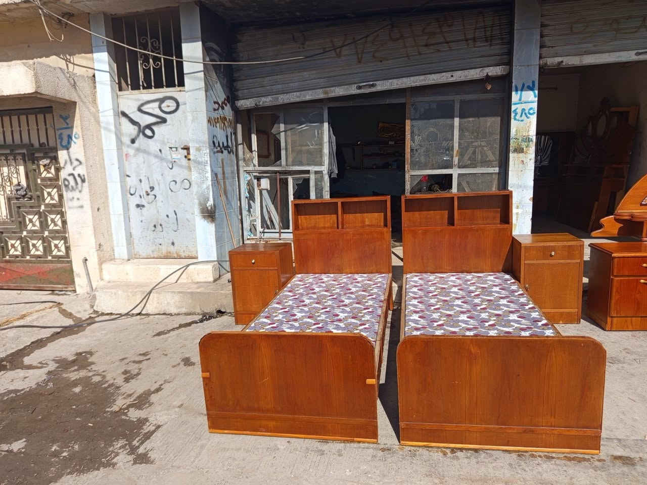 اثاث متنوع للبيع شرط شرط النظافه شغل ثقيل حيل 
تواصل خاص رفاعي يم طرشي الشفاء 07749143


**إذا كنت صاحب هذا الإعلان وتريد حذفه لأي سبب، رجاءا أرسل رسالة إلى الدعم الفني**