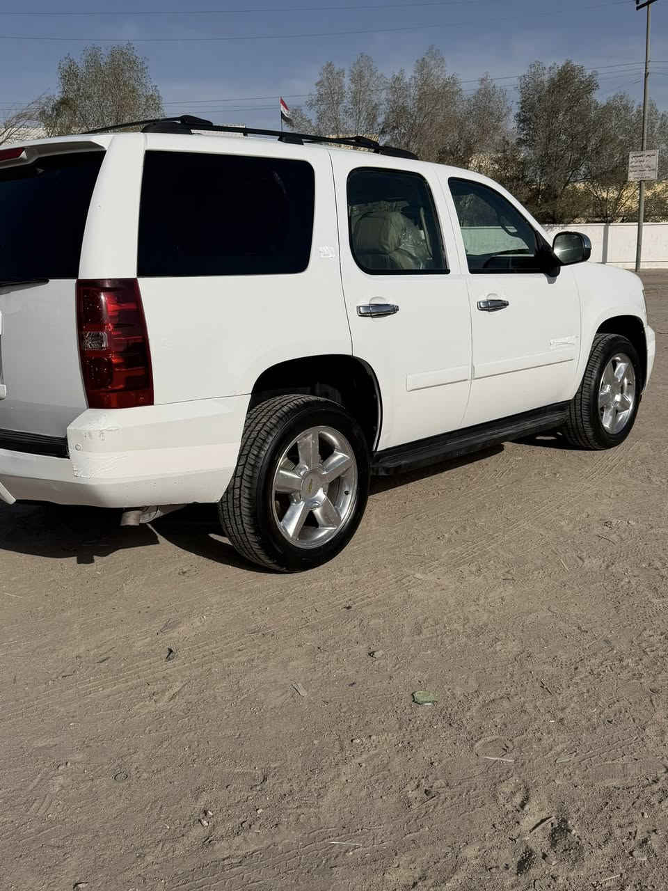 سلام عليكم للبيع تاهوموديل٢٠٠٨خليجي رقم شمالي سليمانيه باسمي هزه وسنويه جديدالسياره جديده وعلى ايدي مكفوله من الضربه والشاصي والعيب الشرعي والخياس نضيفه جداً دواخل جدد بيها صبغ بنيد وجاملغ وباب السايق ملاون فقط بدون ضربه والباقي كفاله من كلشي شرط الفحص وين ميعجبك مكينه وكير واكسل جدد والك فحص للشمال حداديه جديده تخم تاير جديد السياره احلا من الصور وماناقصها برغي السعر١٨٥وبيها توجيب وتقديرللمشتري مكاني بصره 
ملاحضه/فقط اتصال غير متواجد على النت ***********
