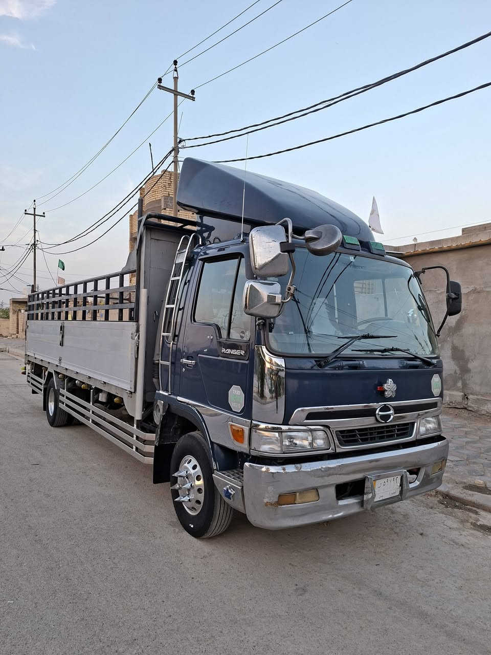 سلام عليكم هينو انكر للبيع موديل 98 اصل رقم بصرة تحويل ثاني يوم مكينه 80 فووول عادي طول سته وربع مكفوله العنوان واسط الصويرة ***********
