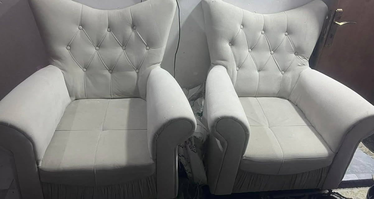 تخم للبيع ١٠ مقاعد قنفات ٢ ثلاثية ووحدة ثنائية وكراسي ٢ 
المكان الغزالية الهياكل خلف الفوج السعر ٤٥٠ نظف جدا للاستفسار الاتصال ***********
