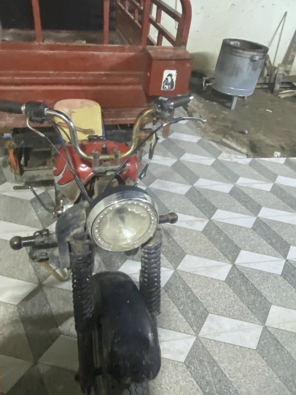 مكينة 2022 بحالة جيدة، استعمال خفيف
تمشي مضبوط كهرباء كله شغاله
السعر 350 ألف قفل
الجادين فقط يراسلو رقمي ***********
