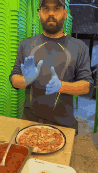 سلام عليكم مطعم معتز اب الفقراء واقدم مطعم بحي البساتين والعالم تعلمت منه  ولحد هل لحظه العالمه تتعلم منوو اطيب الاكلات شرقي غربي اليوم البيتزا صار البنجرجي يساويهاا بس اسم بيتزاا بس راح اراويكم بيتزاا مطعم معتز الايطاليه طعم فائق اسم ع مسمه اختصر كلامي البيتزا ذوق وسلامتكم اليوم عرض مفتوح 2بيتزا ب5الاف بس تواصل للحجز***********
