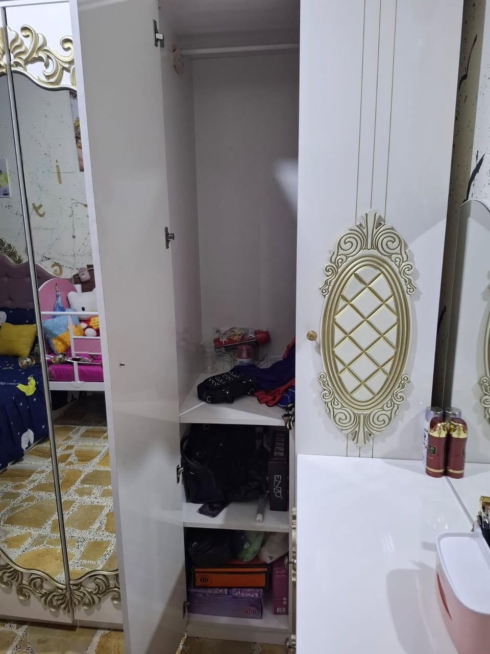 السلام عليكم غرفة نفرين 9 قطع تركي واكو قطع بعد ممشدوه مضمومات مستعجل ع بيعتها رايدها ب٥٠٠ وبيها مجال مكاني الزعفرانية خلف جامع الصدرين . 
الرقم : *********** متواجد واتساب وماسنجر
