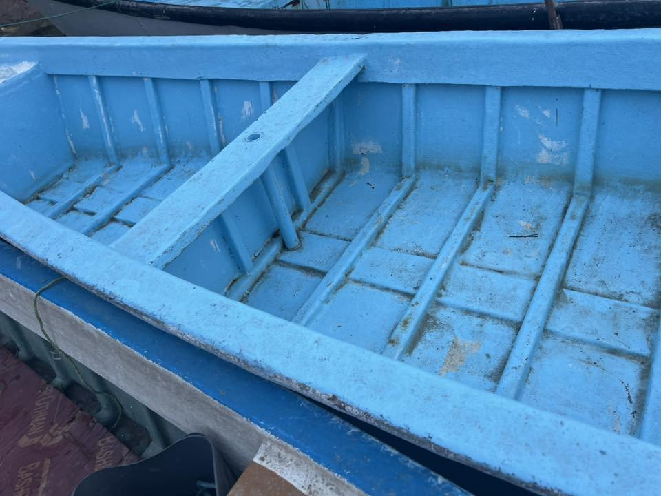 يا الله السلام عليكم للبيع بلم فاوي فايبر قطع بلطاني نضيف كلش مناقصه اي شي جاهز طول 7 متر سعر مليون و 200  البصره ابو الخصيب *********** يوجد واتساب
