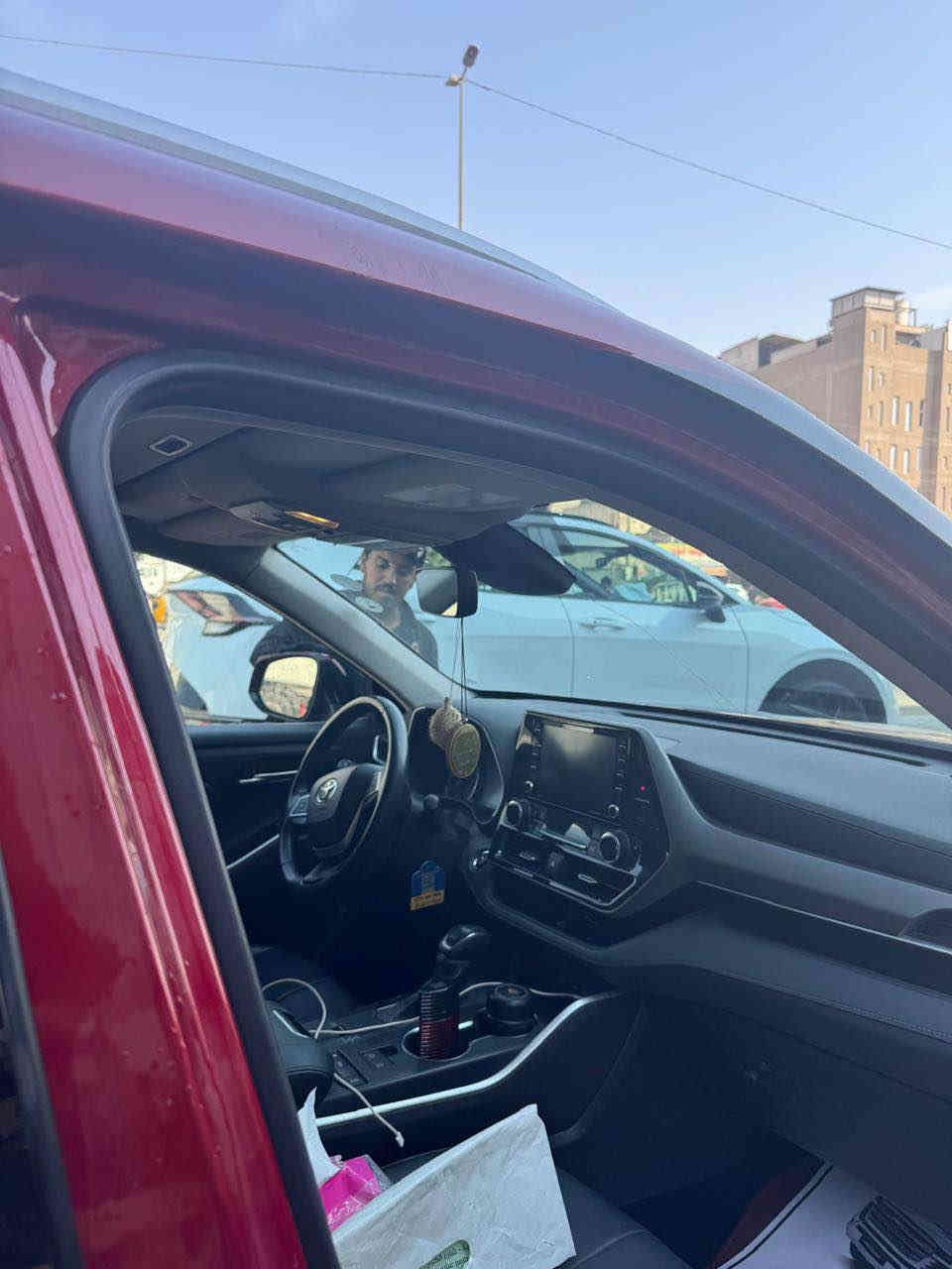 سياره للبيع تيوتا  هاي لاندر 6 سلندر موديل 22 بدون ايرباك حادث سرقه باب وجاملغ ودعاميه اماميه ورجعن نفسهن ونعاد صبغهن السعر 32 3 دفاتر و20 ورقه
ومكاني بغداد المحرك مامفتوح والسيارة جاهزه من كلّ النواحي
الأتصال على *********** د/ محمد بغداد
