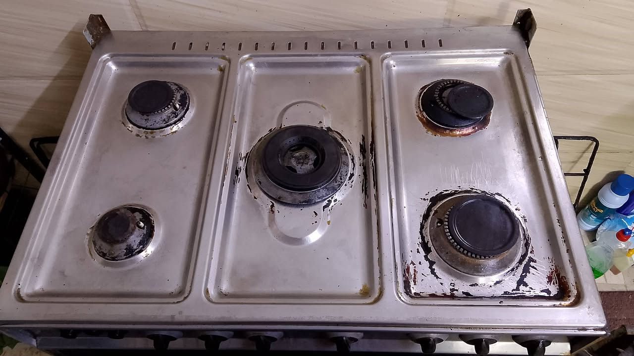 طباخ ايديال مصري باحاله جديده نار زركه مابيه خياس أبد خمس مشاعل للبيع ( ١٨٠ ) بيه مجال ***********
