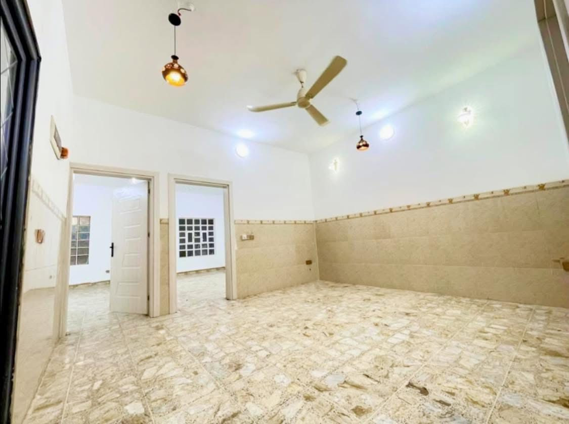 مشتمل طابق ارضي للايجار ⭐️
بمساحة 150 م 

يحتوي
استقبال - مطبخ - هول - غرفتين نوم - صحيات

الموقع : حي الواسطي شارع مول زياد خلف عقارات 
الذهب ومكتب المحامي مصطفى قاسم البيك 📍

ثمن الايجار : 350 الف 

••••••••••••••••••••

نستقبل كافة عروضاتكم وطلباتكم 🏡 
لبيع - وشراء - وتأجير العـقـارات 

ملاحظة نتعامل بالعقارات الطابو صرف فقط 🔔
بأشراف قانوني 👨‍⚖️

مكتـــب الـــذهـــب للعـقار 
تأسس : 2004 

للأستعلام والاستفسار 
موقع المكتب : كركوك - حي الواسطي شارع اذاعة الرشيد مقابل قرطاسية دار الفجر 2 📍

***********
***********
