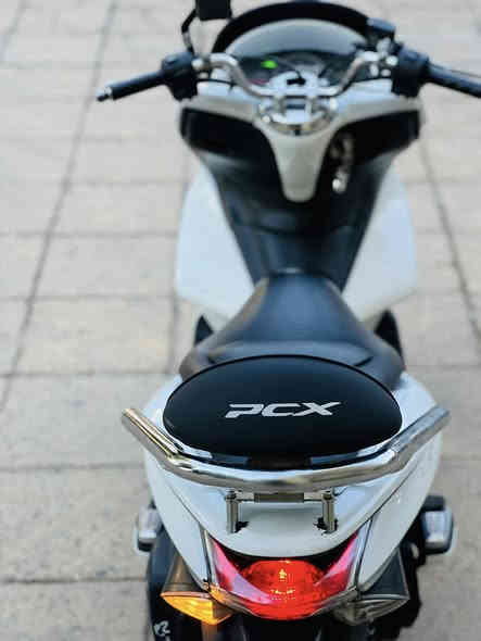 للبيع دراجه pcx ياباني الاصلي نوزل خطين ستان كهربائي حساس ازدحام دراجه جديده مكينه 150 حساس شلعه معدل خير من الله دراجه تتعب تكول جديده مال جناي ماشيه 16 الفً  بغداد الكرخ السعر مليون و 250وبيهه مجال ***********
