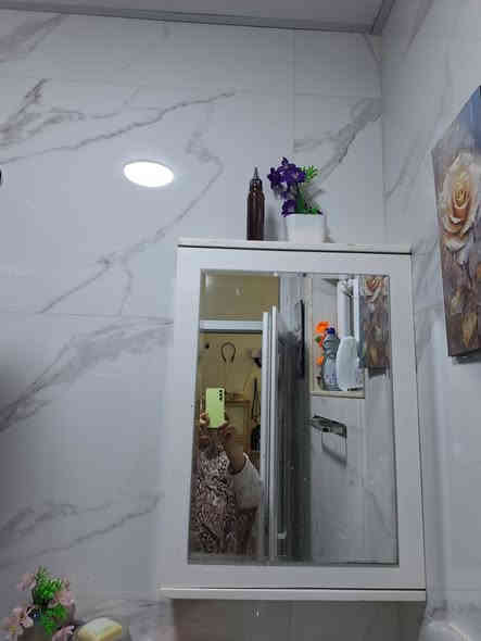 السلام وعليكم ميز تلفزيون مع مراية مع كاونتر صغير وجامة حمام السعر ١٢٥ الف ماكني عزالية رقمي ***********
