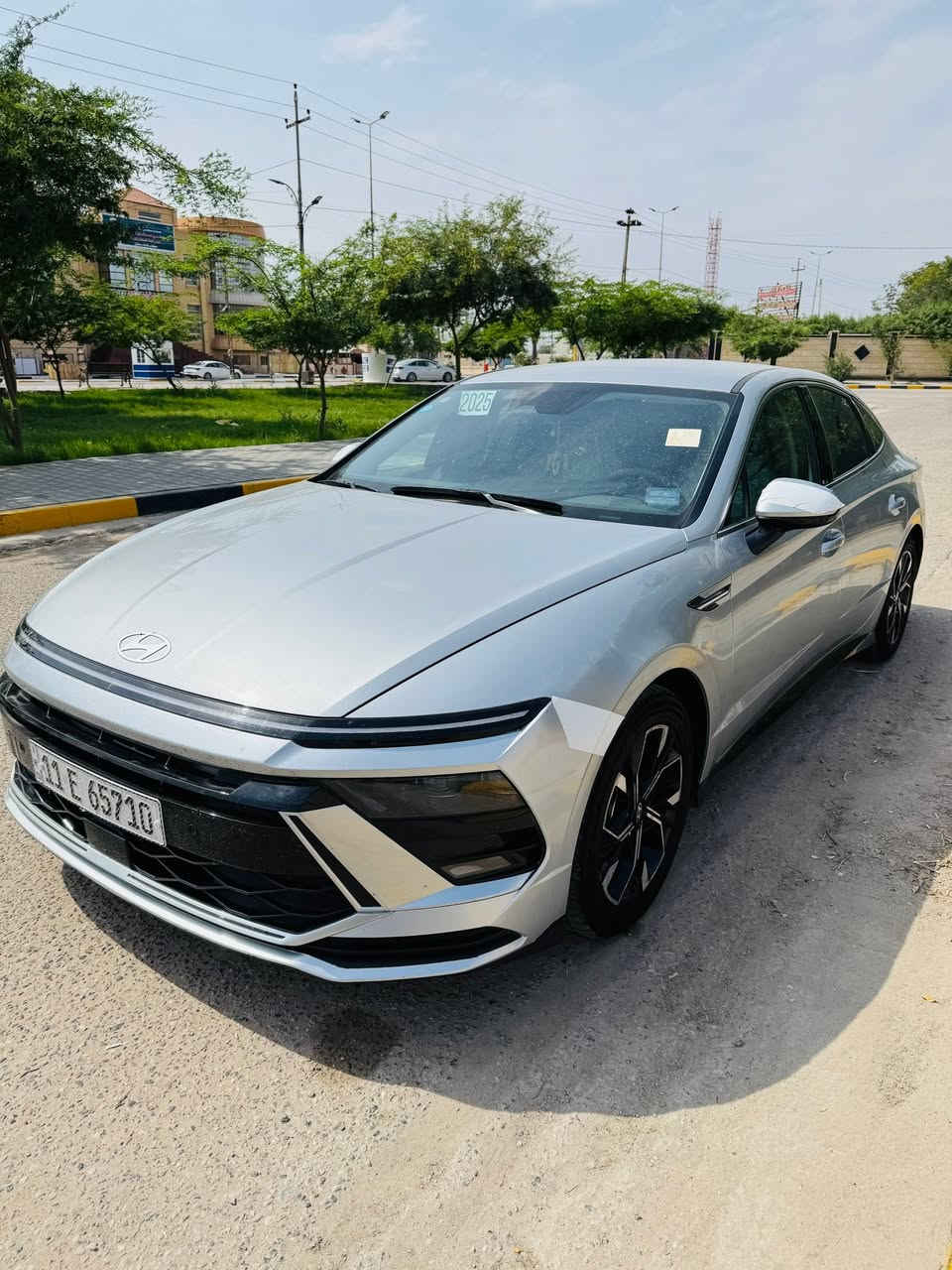 للبيع هونداي سوناته موديل 2024  محرك 2500لون رصاصي سياره جديده بمعنا الكلمه وارد امريكي بيهة فقط كلير باب السدر الأيمن ولك الفحص سياره رقم بغداد شهداء لسياره جاهزه من كلشي حداديه تخم تاير توني مبدل لسياره مناقصهة اي شي فقط لد الأمامي في كسر بصيط عنوان السياره بصره سفوان للستفسار ***********
لسعر 190بيهة مجال بصيط
