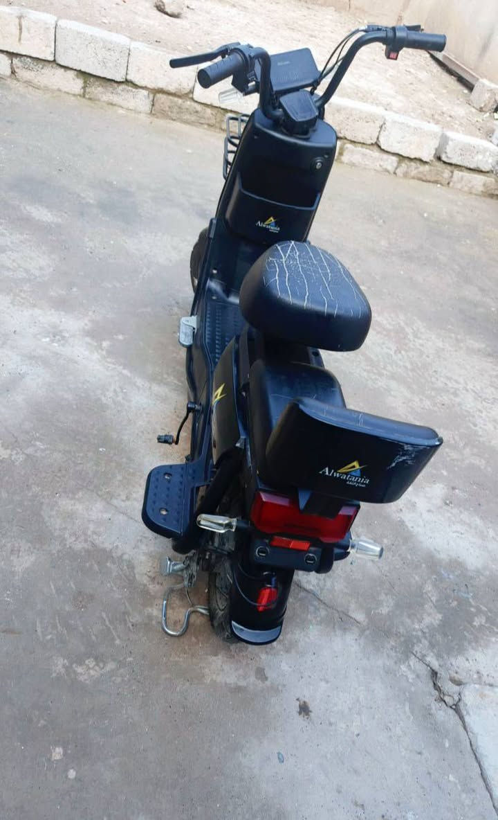 سلام عليكم ماطور شحن للبيع نضيف اخو الجديد خمس بطاريات كلشي شغال بي لايت واشارات والهورن السعر خاص ***********
