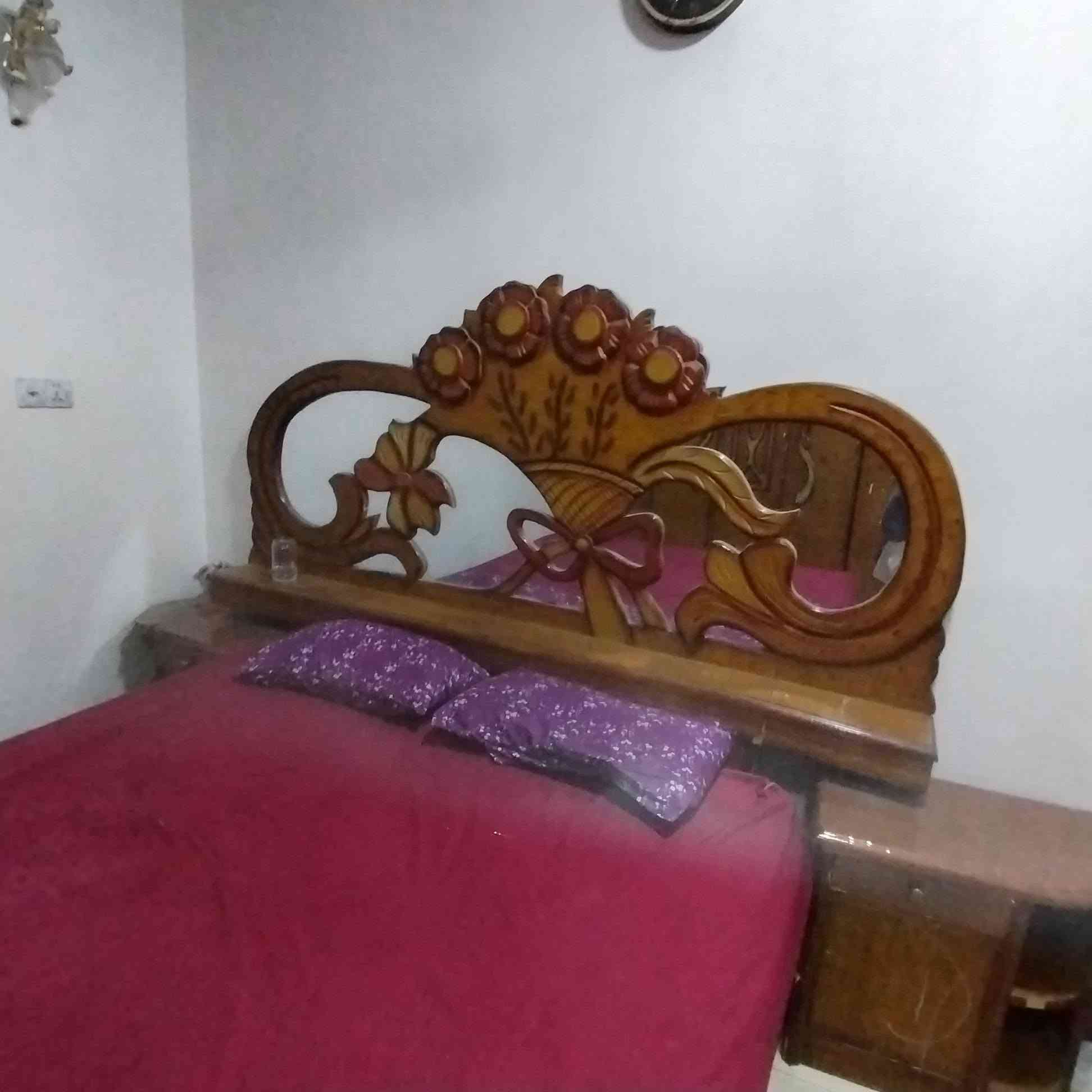 السلام عليكم غرفة متكونة من كنتور وميز تواليت وتاج جرباية وملحقاته بسعر مناسب جدا ***********
