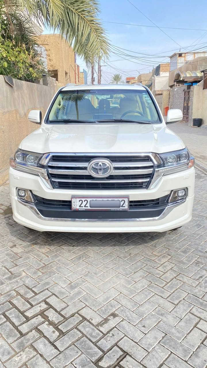 السلام عليكم لاند كروزر للبيع موديل 2019 بريميه فول موصفات 1 /1
السياره جديده ومكفوله كفاله عامه من الصبغ والتبديل سياره مال جناي السعر والاستفسار ***********
مكان السياره بغداد الزعفرانيه
