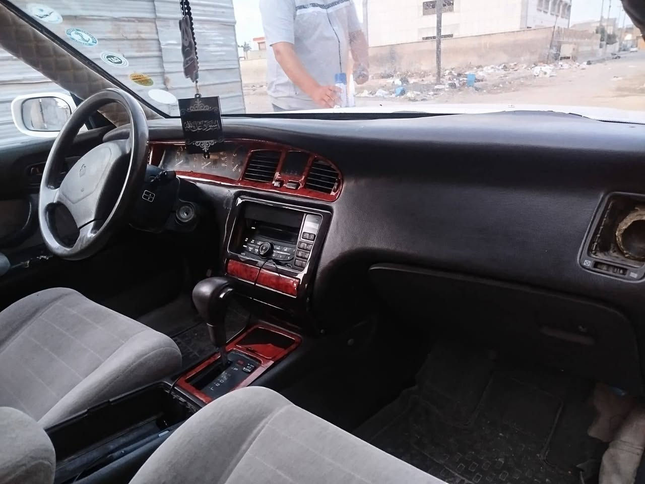 سلام عليكم. 
بطه موديل 92 كير ومكينه أثنين ونص مكفولات بيها ضربه بالجاملق الأيمن الخلفي معمر على بارد مكفوله من الكص ونقل جثه 
حداديه زينه بيها عطلات بسيطه مثل بوش بالستيرن كهربائيات كلها شغاله بهن عطل قليل تايرات نظيفة دواخل كلش حلوه السعر (38)ورقه   قفل قفل كلش بيع مستعجل 
ملاحظه صاحبها يريد تحويل السنويه صار جم يوم من أنتهت يعني هم تحويل وتجديد سنويه ولتفاصيل أتصال على الأرقام (***********)وتساب (***********) العنوان محافظة البصره جمعية أسكان المؤانى شارع الميثاق وبالخدمه
