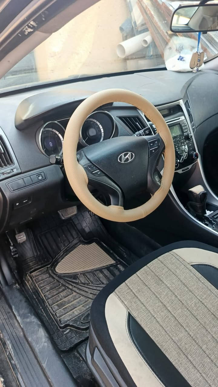 هونداي سوناتا ٢٠١٤ غاز بلادي وارد كوري اللون أسود تخم تاير تبريد زنون دواخل جلد تلبيسه جديده سياره جاهزه ما ينقصها شي كصه وحده جنطه  قفله ٤٥ ورقه موجوده بل بصره
***********
