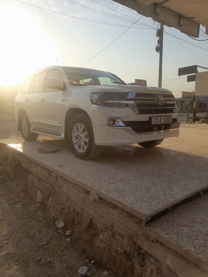 السلام عليكم سياره لاندكروز 2017 جي اكس ار قول وايديشن اربعه كامرات سياره جاهزه ماشيه ١٢٥ الف ماشيه السياره جديده مال جناي السعر 515 وبيه مجال الشراي ولحاب يتصل هاذا رقمي *********** بس لا أحد يراسلني ايكلي ما اكوا هيج سعر تمام عيني السياره اعيد واكول خالي وأخويه السياره مال جناي السياره بيه بس شخط بصيط بلباب لبصف السايق والورا والسونار ماله موجود تخم تاير جديد دهن جديد شرط لا صبغ لا ضربه اوكي عيني  رقم السياره السليمانيه السعر اذكره مره ثاني510 العنوان ابو غريب حي الشهداء قرب جمعيه العمار والنقطة الداله هيه محطه جوهره العدنان الحباب يعلق وينطيني سعر ماكوا اي مشكله انشالله نتفق كولو مو زين عمي وبعد مواصفات 2017 معرفه شكرن لا تخليه اتفوتك ولله من تجي ارضيك اي واحد وحياكم الله جميعأ بغداد, العراق
