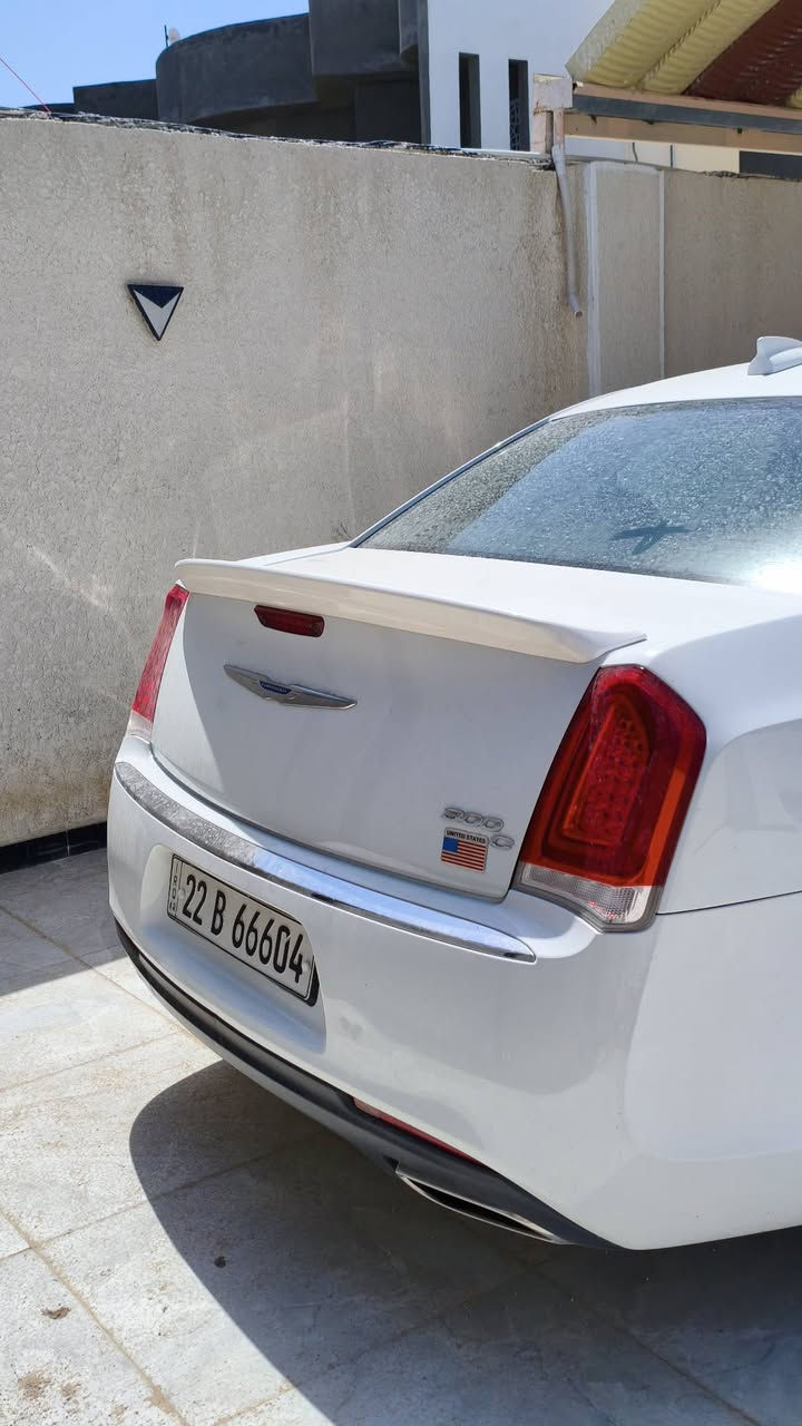 سلام عليكم اوباما C300 كفاله عامه  
مواصفات

شاشة 8.4 إنج Uconnect
Apple CarPlay + Android Auto
مقاعد جلد
تبريد + تدفئة مقاعد (حسب الفئة)
تدفئة سكان
تشغيل بصمة + ريموت ستارت
كاميرا خلفية + حساسات
فتحة سقف بانوراما
مثبت سرعة
حساسات أمامية وخلفية
نظام مانع انزلاق + ABS
كراسي كهربائية مع حفظ وضعيات
نظام مراقبة ضغط الإطارات
منافذ USB خلفية وأمامية
فتحات تكييف خلفية
نظام تنبيه فتح الأبواب
نظام تشغيل المحرك عن بعد من مسافة
عداد رقمي جزئي مع شاشة معلومات
تنبيه نسيان المفتاح داخل السيارة
فتحات تبريد خاصة للمنطقة الخلفية
نظام صوت محيطي متعدد السماعات
إضاءة ترحيب عند فتح السيارة

وبعد مواصفات 
السعر : 270
الرقم ***********
