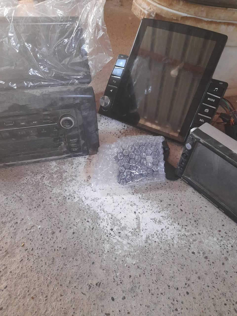 شاشات ومسجل للبيع شرط يشتغلون ***********
