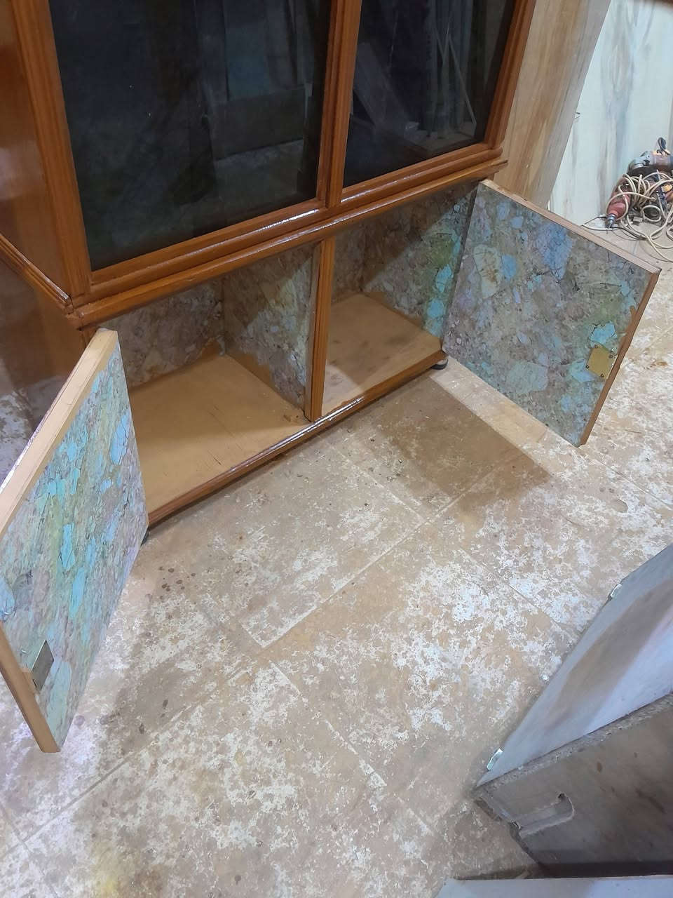 كنتور ابو بابين طابقين السعر ميه ١٤٠ وبي مجال شي بصيط الحله ابو غرق وتساب او تصال جزامه نجاره السعر ٥٠ وبيه مجال ***********مصطفى النجار
