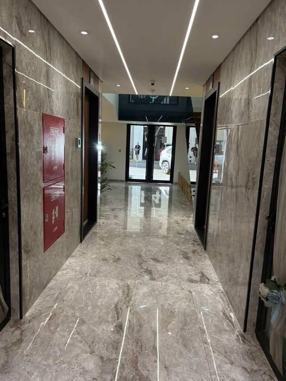 للايجار مجمع الروان السكني
ط9     عدد الغرف 3 نوم 3 حمام 
  زيرو غير مسكونة 
   
  مطبخ كامل + سبالت.
***********
