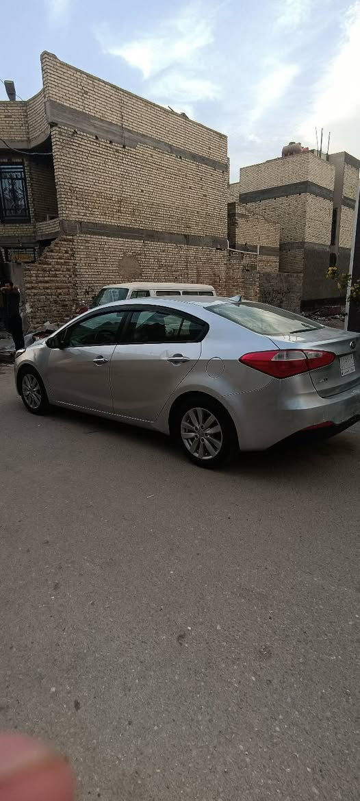 فورتي للبيع موديل 14 سياره حلوه وجاهزه 
السعر 98 وبيها مجال شراي يتصل 
مكاني كربلاء قطعتين صبغ والباقي كفاله
رقم كربلاء سنويه 27 تحويل مباشر
***********
