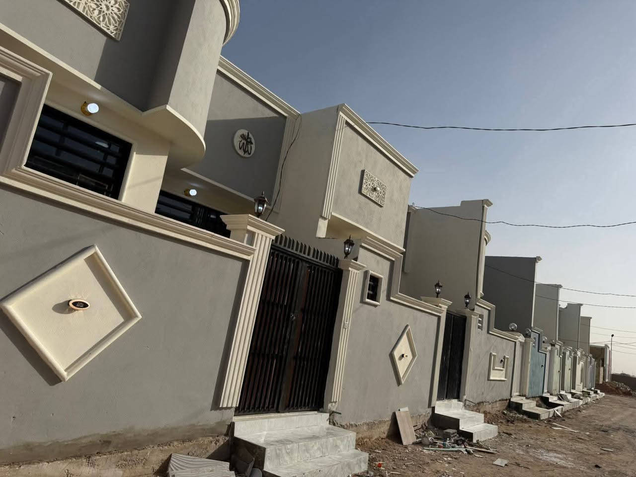 #بيع مستعجل سعر 46 وبي مجال 
 المساحه 130 متر بلاش 🍃 
على شارع 10متر 
بي غرف2/ وصاله/ ومطبخ /وحمات داخل وخارج و #حديقه 
بناء طابوق وساس وصقف صب مسلح 
#السعر 46 وبي مجال 
العنوان النجف الاشرف مقابل  قريت الغدير للستفسار 
‏‪***********‬‏
#مكتب_اليرموك_للعقار 
‏‪***********‬‏واتساب واتصال النجف, العراق
