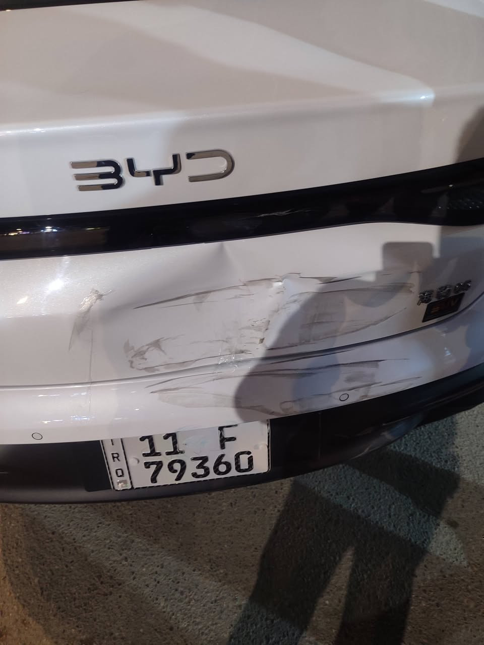 byd 05 سيارة زيرو اخذتها قبل يومين مسجلة كاملة باسمي ماشي 600 كيلو صارت بيها طخة ابو التكتك ابيعها على وضعها ب 18 مليون ***********
