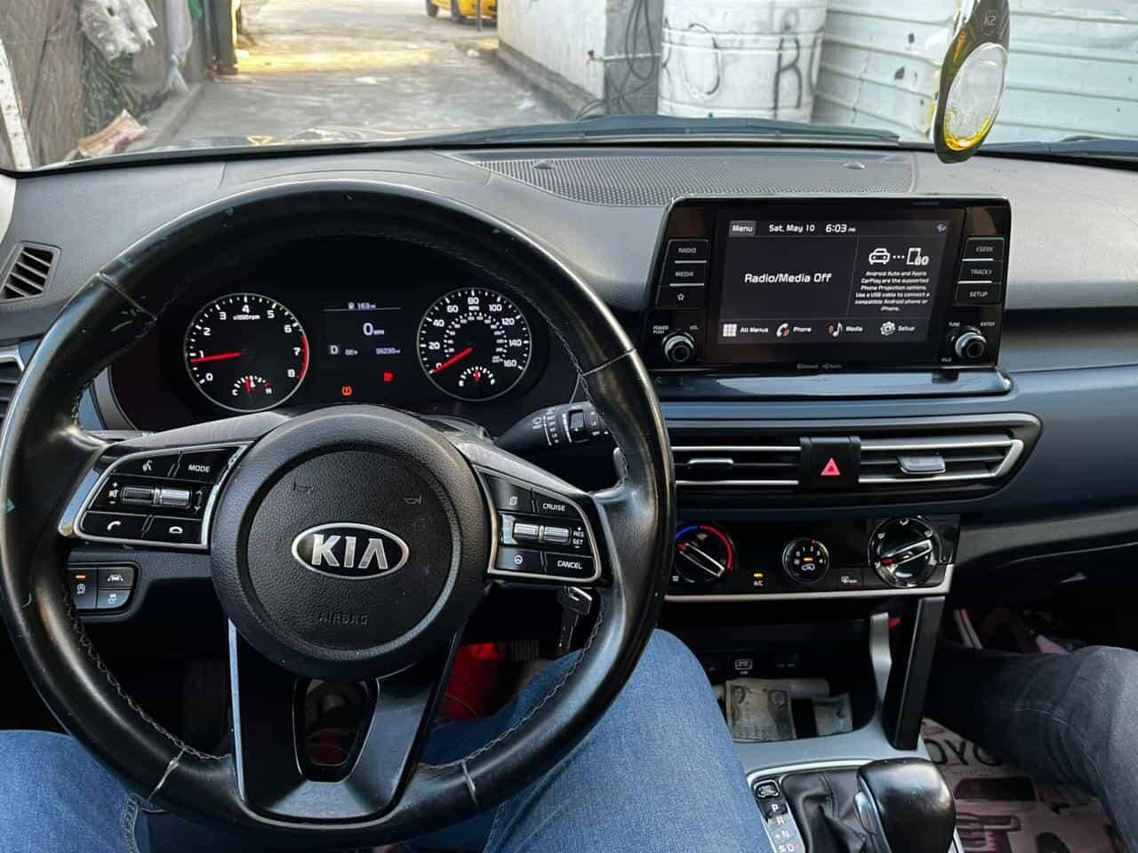 السلام عليكم 
كيا سيلتوس موديل ٢٠٢١ 
فئة S - ٤ سلندر دوش - لايت LED - كامرة - شاشة - حساسات - رادار - تبريد ثلج - تدفئه كشنات 
حادثها بالصورة صار اله سنتين عندي سياره تخبل وعتماديه 
السعر ١٢٥ وبيها مجال للشراي 
للتواصل ***********
