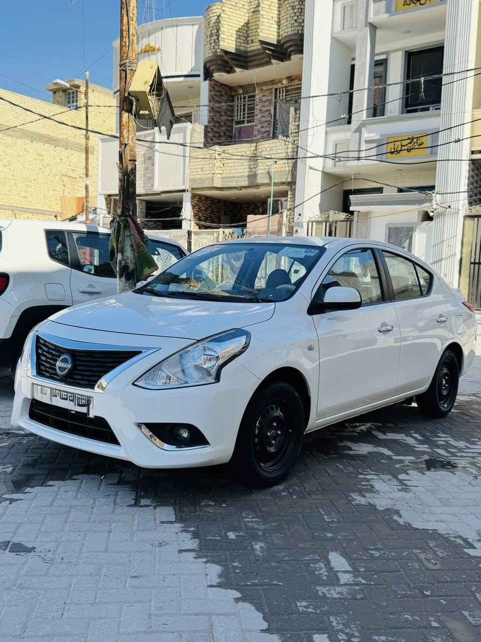 نيسان صني هندي ام ابليته زركه ضمان شركة السور مديل ٢٤ شاشة كامره خلفيه يدات نيكل دكم جام كهربائي ماشية ٢٠ الف رقم بغداد باسمي تحويل ثاني يوم بعدهي وضع شركة جديده واحلى من صور بيهه طخه صغيره مبينه بلصور وباقي كفاله عامه اسبير منازل جكها وكبات بعدهن بصندوك 
السعر ١٣٠$ وبيه مجال 
 مكاني بغداد ***********
