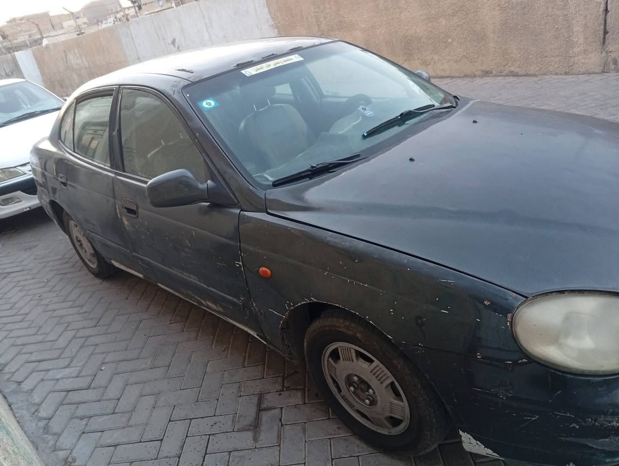 السلام عليكم للبيع دايو لكنزه موديل 2000 بيه تبخير فقط سياره شغاله وتمشي السعر 30 وبيه مجال العنوان بغداد مدينة الصدر ***********
