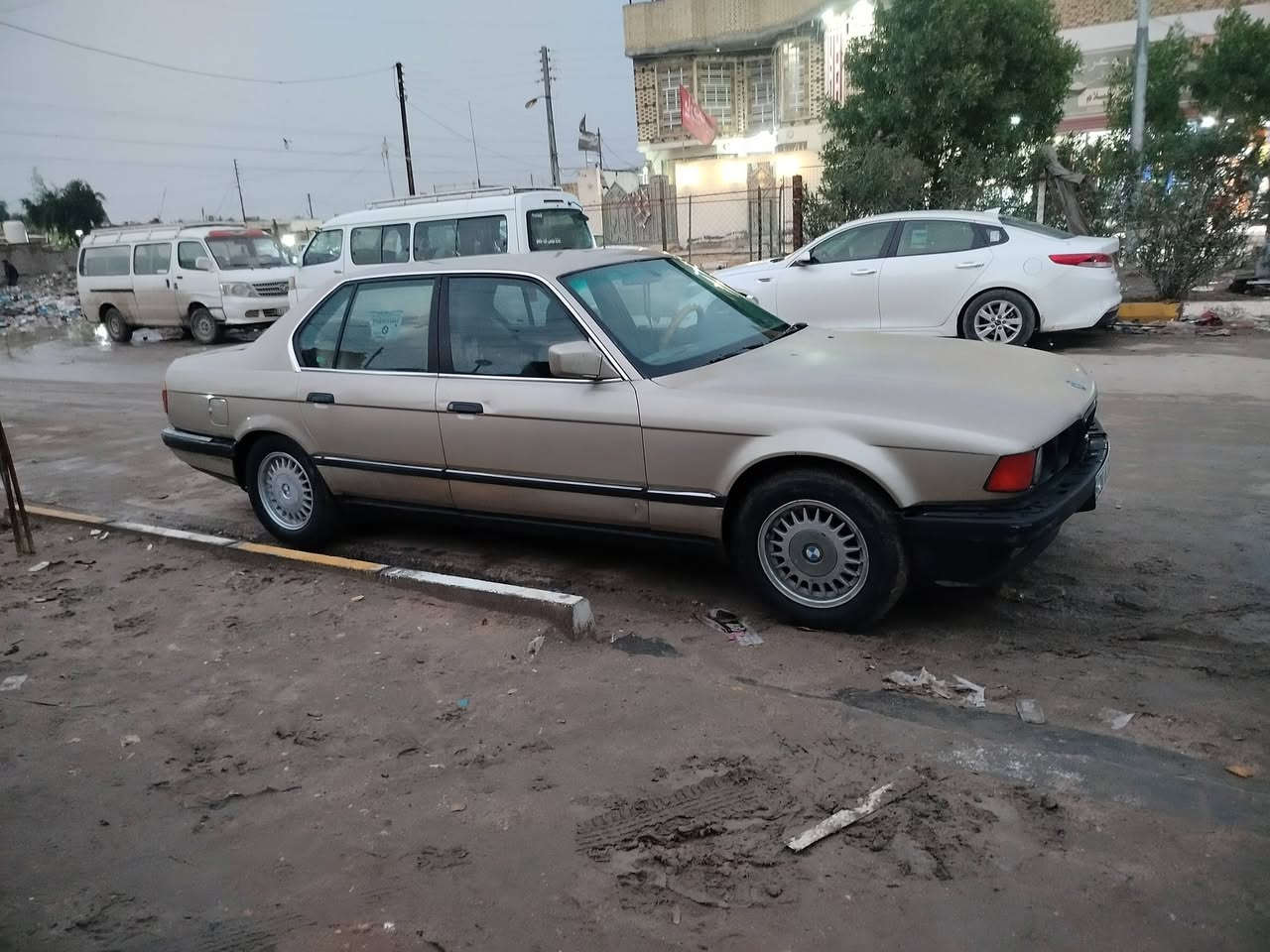 سيارةبي ام للبيع مكفوله من كلشي السعر 37التصال ***********
