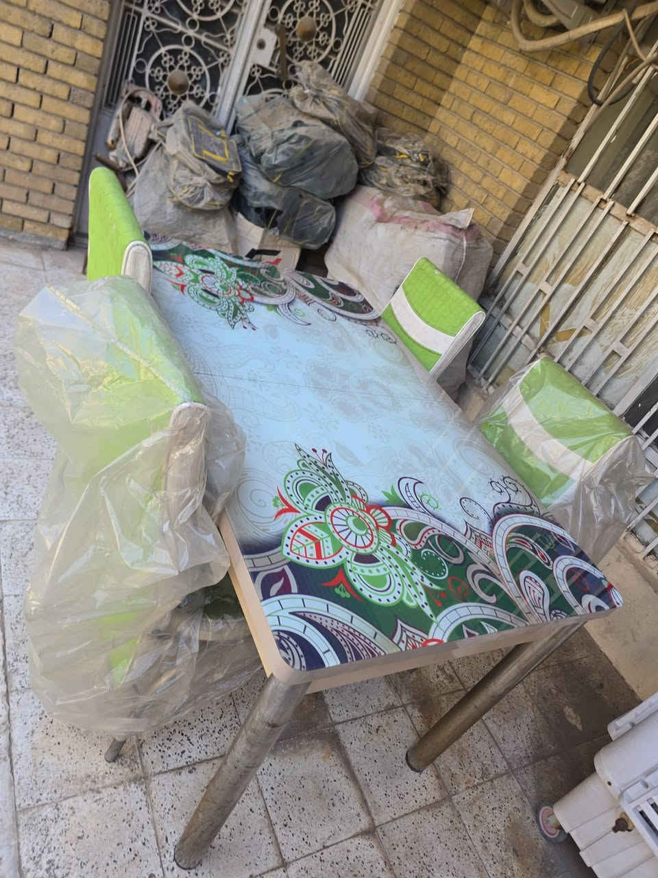 ميز ٤ كراسي
ب٦٠الف
للاستفسار ***********
