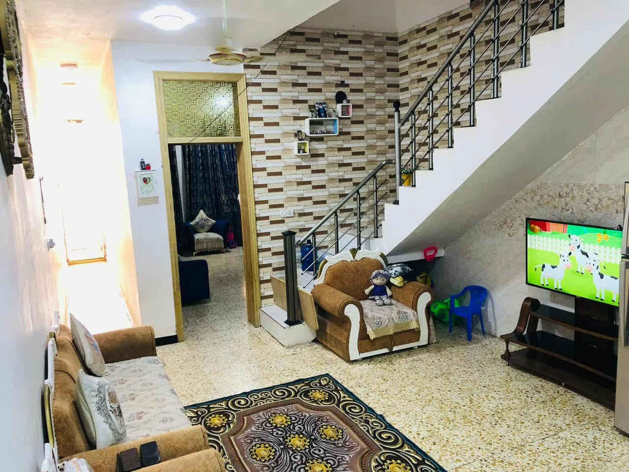 #ملاحظه#لمن يرغب في عرض عقاره طابو صرف او زراعي اوتجاري يرجى مراسلتنا اوالاتصال بنا
________________________________
بيت للبيع او مراوس
 العنوان / حي الصدرين على روائي مباشرة 
#المساحه ١٠٠متر واجهة ٥ ونزال ٢٠طابقين بناء حديث طابو زراعي سند٢٥  تحويل باسم المشتري مباشرة طابقين يتكون من ثلاث غرف نوم +٣مجمع صيحات داخلي وخارجي .سطحين بيتونه جبيره الطابق الاول كاشي والطابق الثاني بورسلين البيت جديد ونضيف وما بي نقص 
السعر 77 وبي مجال 
الاستفسار خاص


**إذا كنت صاحب هذا الإعلان وتريد حذفه لأي سبب، رجاءا أرسل رسالة إلى الدعم الفني**